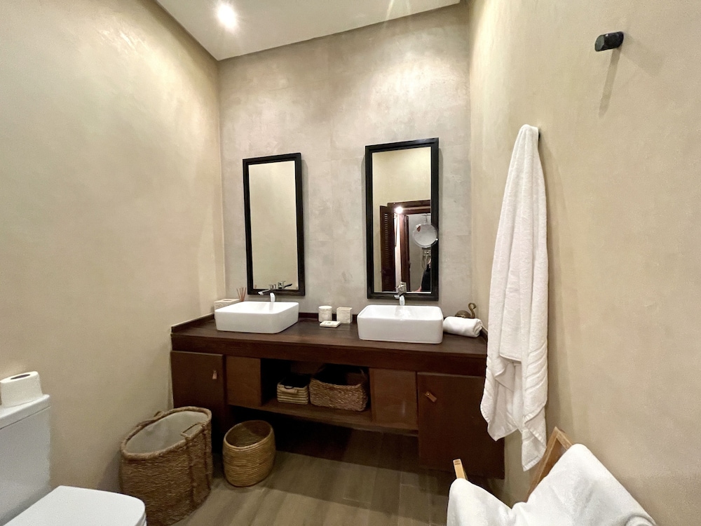 Riad Jona — photo 6